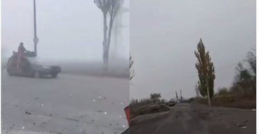 На легковых авто и мотоциклах: в сети показали кадры, как россияне заезжали в Покровск (видео)