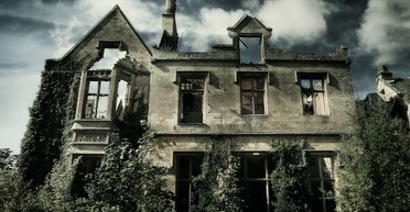 2 млн переглядів: чужі речі в покинутому особняку зацікавили користувачів TikTok (відео)