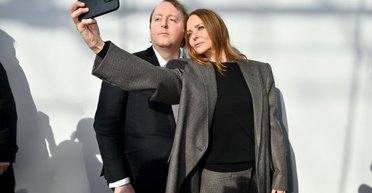 Молодший брат Стелли Маккартні відвідав модний показ Stella McCartney в Парижі (фото)