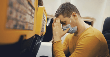 Пасажир отримав незвичний лист від екіпажу літака: що стало причиною (фото)