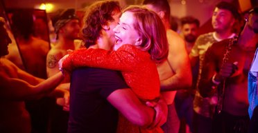 "Самая богатая женщина в мире": какой получилась драмеди с Изабель Юппер