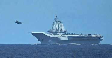 Китай уперше випробував винищувач J-35, запустивши його з борту авіаносця (відео)