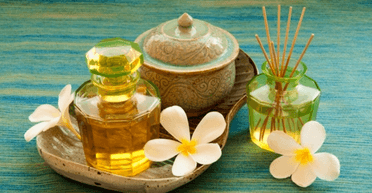 5 ефірних олій, які підійдуть для ароматизації будинку: освіжають і допомагають розслабитися