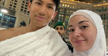 Принц Брунея Абдул Матин посетил Мекку и запостил селфи с женой