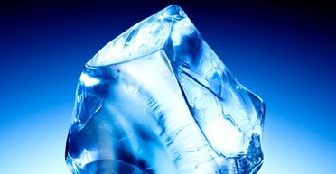 Фізики виявили, що вода перетворюється на лід за дуже високої температури: яким чином