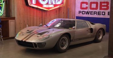 Не ездил 43 года: обнаружен заброшенный американский суперкар за $7 миллионов (видео)