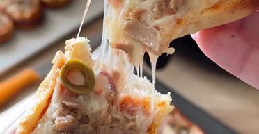 Ідеальний перекус за 5 хвилин: рецепт мініпіци "Тонно"