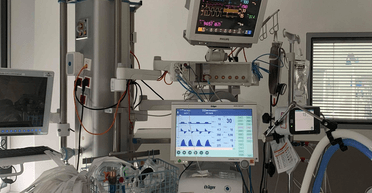 В Польше мужчина сбросил с крыши на голову 18-летнему украинцу 30-килограммовый газовый котел: подробности