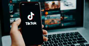 TikTok прокачал сообщения: теперь можно отправлять голосовые и до 9 фото или видео