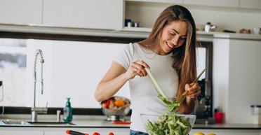 На страже иммунитета: 10 продуктов, которые поддержат организм в межсезонье, — диетолог