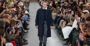 69-летний Уиллем Дефо неожиданно появился на подиуме на Неделе моды в Париже (фото, видео)