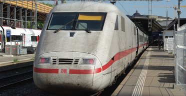 "Абсурдна ситуація": з поїзда висадили всіх пасажирів, бо він був "занадто брудний"