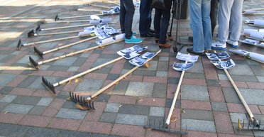 Рядом, но не вместе. Что мешает новым партиям проехать единым катком по коррупционерам и олигархам