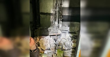 Пролетел четыре этажа: в Киеве сорвался лифт с человеком внутри (фото)
