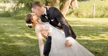 У Канаді жінка, прокинувшись після коми, одразу вийшла заміж (відео)