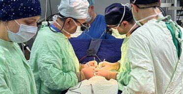 У Києві вперше у світі провели операцію на серці дитині в перші хвилини життя (фото)