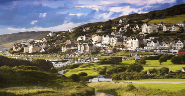 Люди бояться зими: приморський курорт перетворюється на місто-привид із закінченням літа (фото)