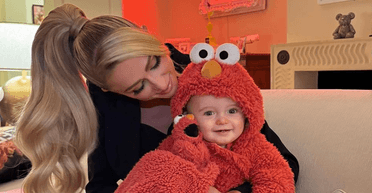 Періс Гілтон показала святкові фото первістка Фенікса (фото)