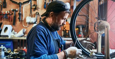 Зарплаты в Украине. Представители рабочих профессий получают как в 2013, но радоваться рано