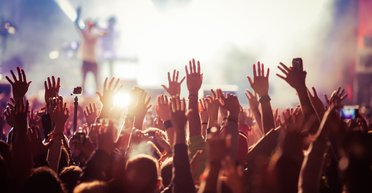 Українців обурив концерт під Києвом відразу після масованого обстрілу: перші реакції (відео)