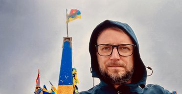 Телеведучий Артем Овдієнко добровільно пішов в армію та вже встиг скласти присягу (відео)