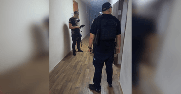 Захопив заручницю: в Марганці чоловік підірвав гранату в пенсійному фонді (фото)