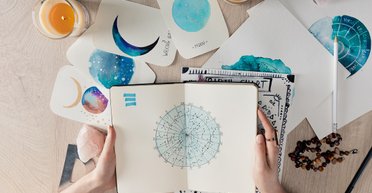 Благоприятные и неблагоприятные дни января: советы астролога для важных начинаний