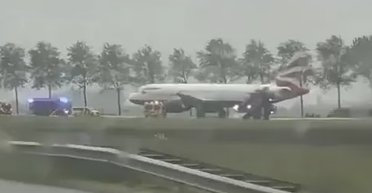 До Норвегии не долетел: самолет из Лондона экстренно сел в Нидерландах из-за дыма в кабине