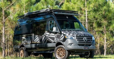 Mercedes Sprinter превратили в роскошный внедорожный дом на колесах (фото)