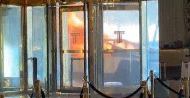 Tesla Cybertruck загорелся и взорвался возле отеля Трампа в Лас-Вегасе (видео)