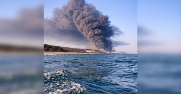 Удары по Туапсе и жалобы россиян: власти РФ признали поражение объектов, горящих в порту (видео)