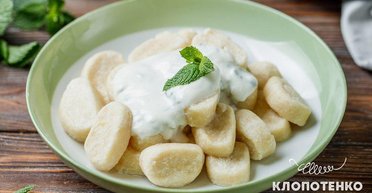 Дуже швидко та смачно: рецепт лінивих вареників із соусом
