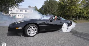 Капсула времени Chevrolet Corvette завелась и поехала после более 30 лет простоя (видео)