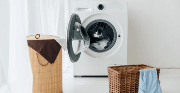 Так робити не можна — чоловік назвав найбільшу помилку прання у машинці