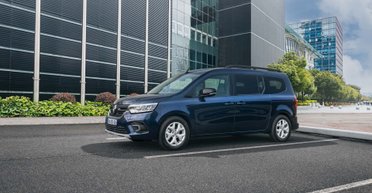 Семь мест и электрическая версия: представлен новый семейный Renault (фото)