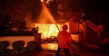 Сын Дональда Трампа обвинил Украину в пожарах в Калифорнии, Илон Маск его поддержал