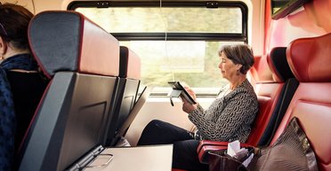 "У меня тоже есть права": женщина в поезде отказалась уступать место пенсионерке