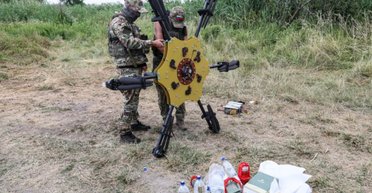 Россияне показали кустарный аналог дрона "Баба Яга" с противотанковой миной ТМ-62 (фото)