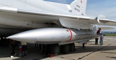 Ударили авиационной ракетой: в Днепре взрыв повредил школу, есть раненые дети, — ОГА (видео)