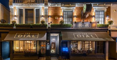 Съели почти все и устроили скандал: посетители отказались платить за ужин после ужасной "находки" в тарелке