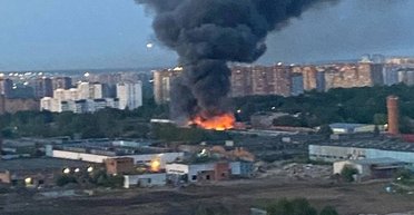 В 5 км от аэропорта "Шереметьево": в Москве вспыхнул мощный пожар (фото, видео)