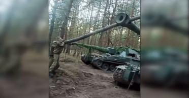 Українська кмітливість: артилеристи використали дерево, щоб розкрутити британську AS-90 (відео)