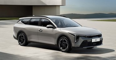 Kia представила стильное и недорогое семейное авто с большим багажником (фото)