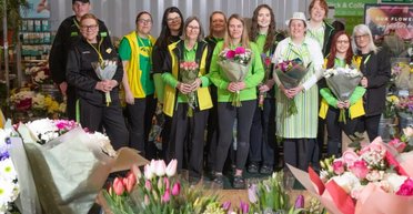 "Семейный" супермаркет: 18 пар мам и их детей работают в одном магазине вместе