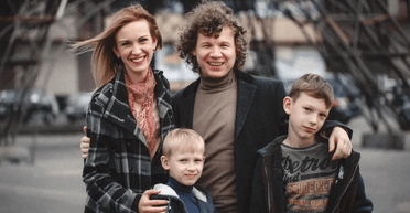 Были вместе 18 лет: мобилизованный певец развелся с женой (фото)