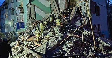 "Обвалився під'їзд": нафтопереробний завод в Сизрані атакували дрони (відео)