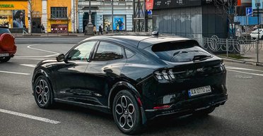 В Киеве заметили самый мощный и быстрый электромобиль Ford (фото)