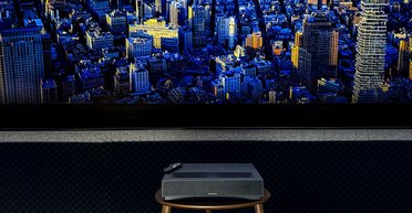 Якість виправдовує ціну: чи може 4К-проектор UST замінити телевізор (відео)