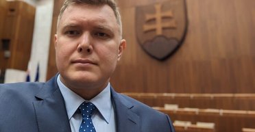 "Ищите себе другую страну": не желающие воевать мужчины могут переплыть Тису, — нардеп (видео)