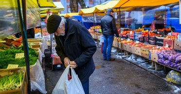Похмура погода впливає на вартість: які зараз ціни на сезонні овочі в Україні